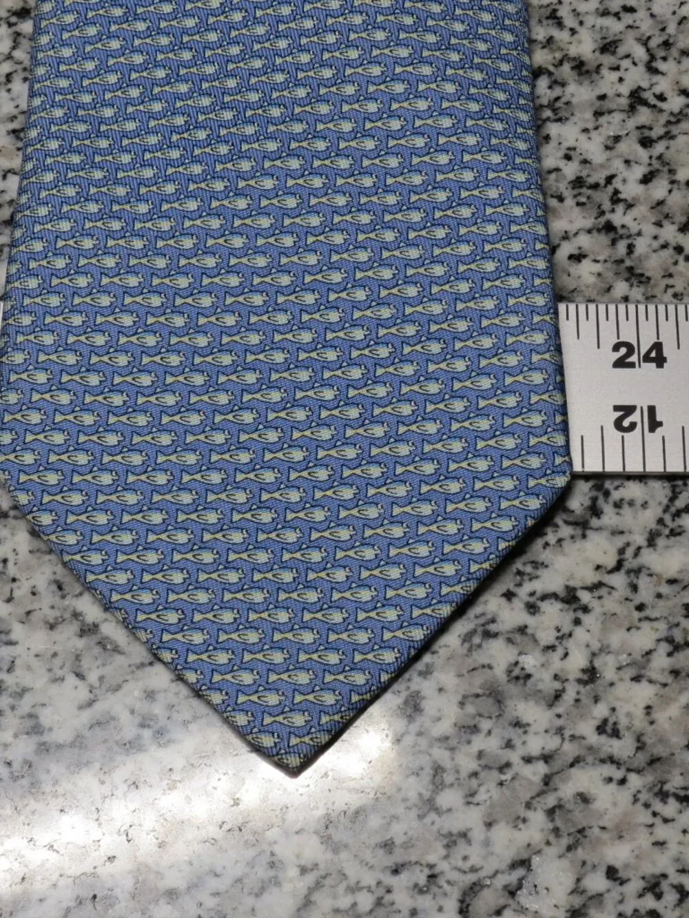 Vineyard Vines Martha’s Vineyard Men’s Tie Fish Motif